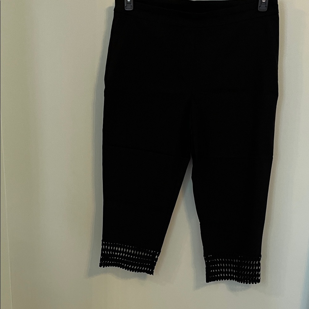 Zac & Rachel Black stretch Pull on Cropped Pants w/ crochet trim at hem EUC